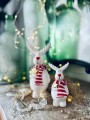 Figurka Renifer siedzący Christmas White Szalik - 14 cm  